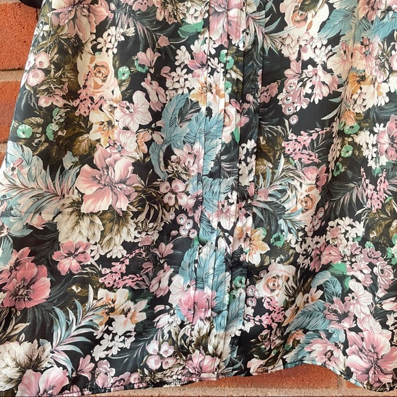 Tu Floral Short Sleeve Tee Lace and Pleated Front - Picture 6 of 11